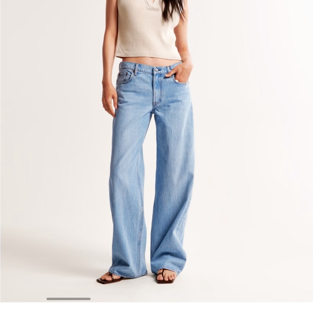 Abercrombie & Fitch Low Rise Ultra Loose Jean, medium color size 25 short